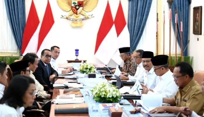 Prabowo Gelar Ratas di Istana, Bahas Pengembangan Sekolah Rakyat untuk Pemerataan Pendidikan