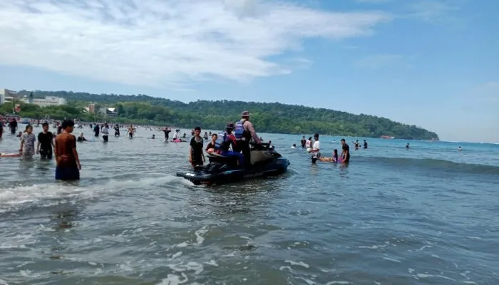 Libur Lebaran, 62 Wisatawan Alami Kecelakaan Laut di Pangandaran, Dua Meninggal Dunia Balawista Imbau Wisatawan Patuhi Aturan Demi Keselamatan