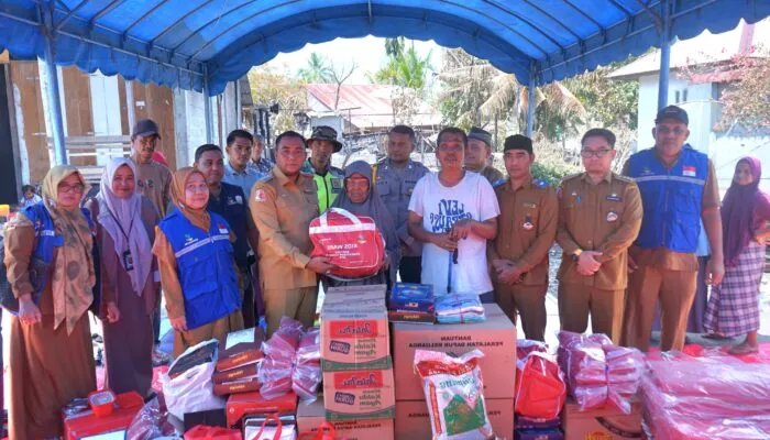 Wabup Nagan Raya Tinjau Lokasi Kebakaran di Gampong Cot, Salurkan Bantuan Darurat
