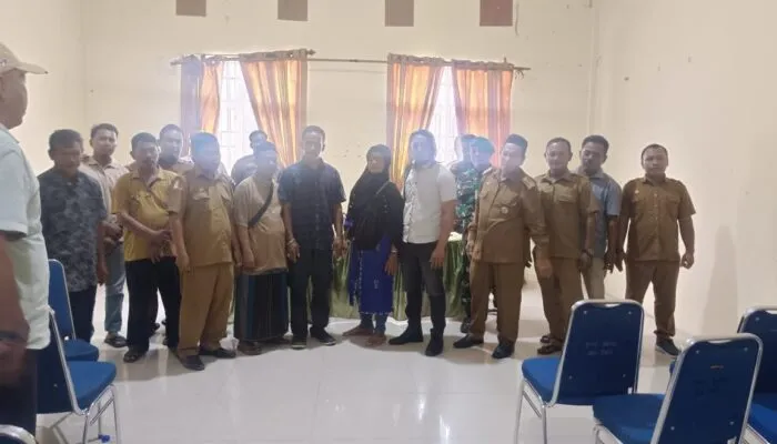Permasalahan Sumbangan Ziarah di Desa Serba Guna Diselesaikan Secara Adat di Kantor Camat Darul Makmur