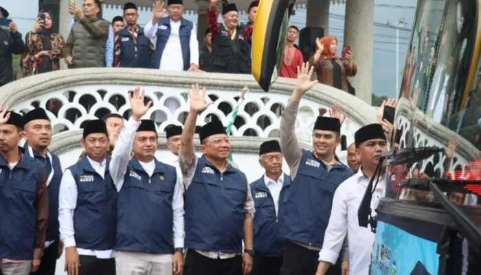 Kapolres Garut Pimpin Langsung Pengamanan Pemberangkatan Jemaah Haji Kloter 05 Tahun 1446 H/2025 M