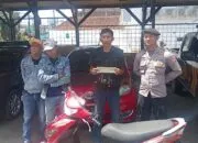 Polsek Limbangan serahkan motor temuan warga ke pemiliknya