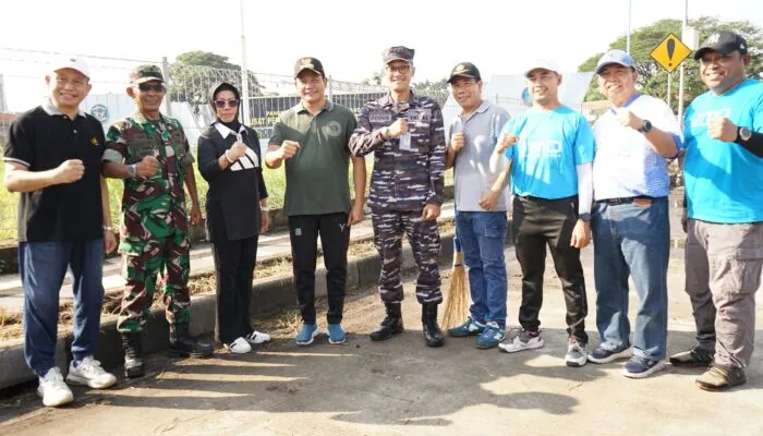 Bupati Sidoarjo Pimpin Kerja Bakti Bersama Forkopimda dan Stakeholder di Taman Ilyushin Juanda