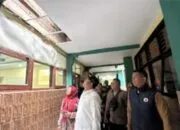 Bupati Sidoarjo H. Subandi Sidak ke SMPN 3 Porong Terkait Kerusakan Atap Kelas