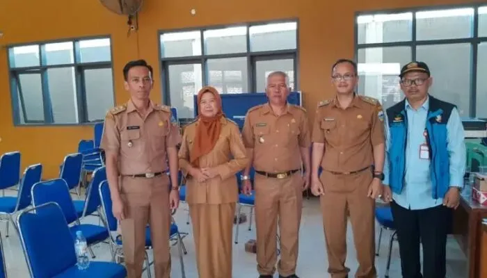 Kadinsos Kabupaten Garut melaksanakan kunjungan kerja ke Kecamatan Malangbong