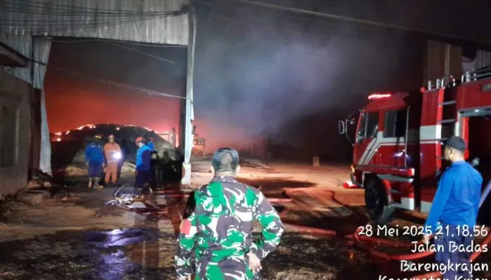 Kebakaran Hebat Landa Gudang Serbuk Kayu di Sidoarjo, Diduga Akibat Konsleting Listrik