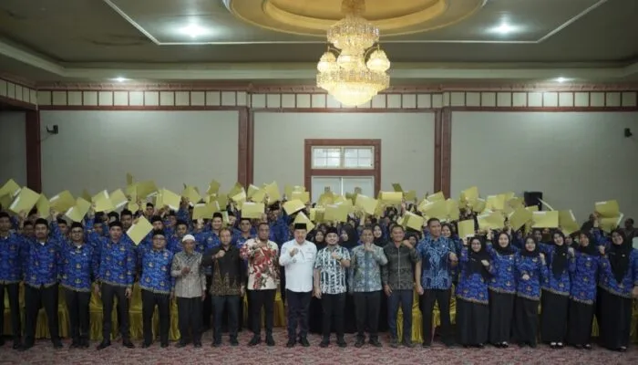 Bupati Nagan Raya Serahkan SK Pengangkatan kepada 138 CPNS Formasi Tahun 2024