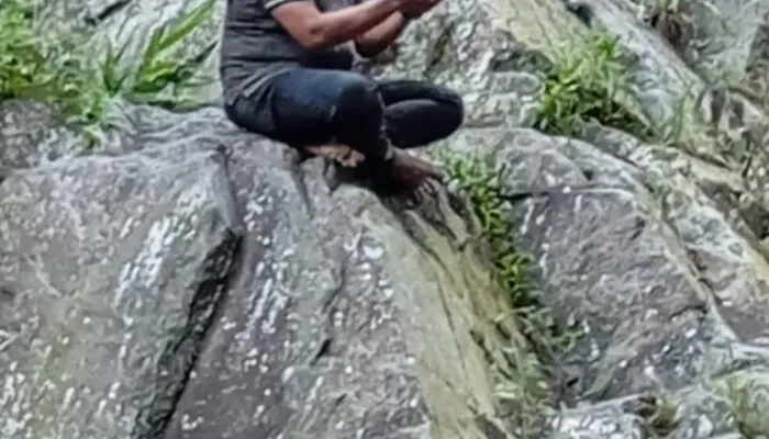 Munajat di Puncak Sakral: Spiritualitas Gunung Lawu untuk Kedamaian Bumi Cenderawasih