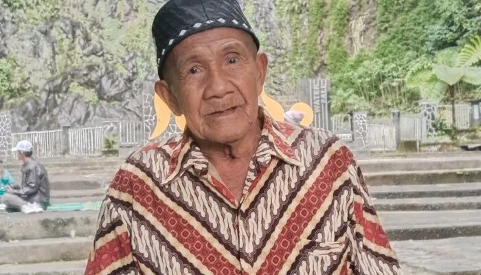 Dari Air Terjun Sedudo ke Puncak Harapan: Kisah Inspiratif Mbah Samidi, Petani Tangguh Pengantar Anak Menjadi Abdi Negara