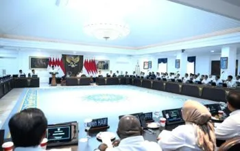 Presiden Prabowo Pimpin Sidang Kabinet Paripurna: Perkuat Soliditas TNI-Polri dan Stabilitas Nasional