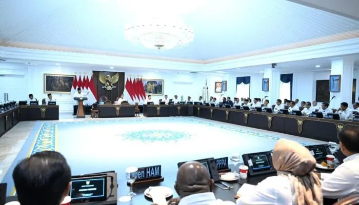 Presiden Prabowo Pimpin Sidang Kabinet Paripurna: Perkuat Soliditas TNI-Polri dan Stabilitas Nasional