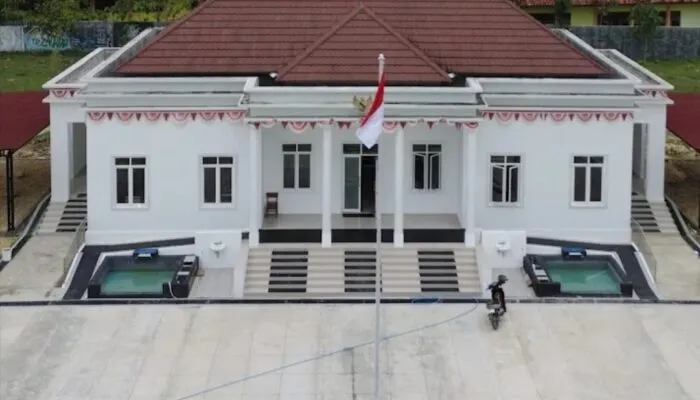 Kantor Desa Tlogotirto Grobogan Mirip Istana Negara, Jadi Destinasi Warga Nongkrong dan Berfoto