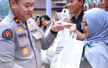 Polri-Bulog Gelar Operasi Pangan Murah, Warga Jakarta Serbu Lokasi Penjualan