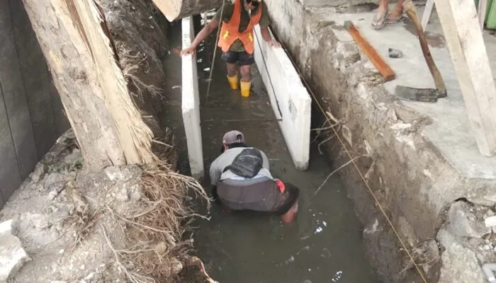 Proyek Drainase Senilai Rp 11,7 Miliar di Dempel Semarang Tak Pasang Papan Informasi, Diduga Pasang UDitch Tanpa Lantai Kerja