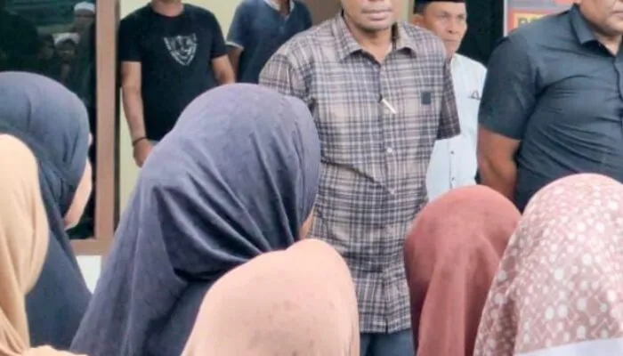 Kasat Reskrim Polres Nagan Raya Sigap Tangani Aksi Demo Warga Terkait Dugaan Penistaan Balai Doa di TPU