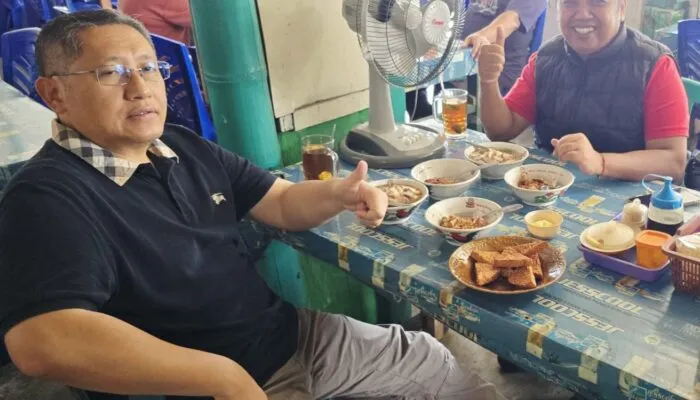 Keakraban Anas Urbaningrum & Tridianto di Kopi Rolas: Ketika Dua Aura Nusantara Menyatu dengan Ruh Yogyakarta