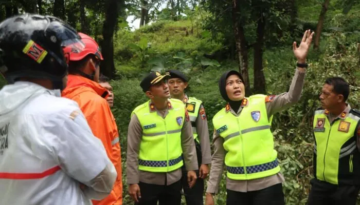 Kapolres Semarang Tinjau Kesiapan Jalur Tol Jelang Operasi Ketupat Candi 1447 H