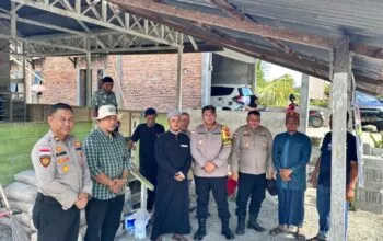 Kapolres Nagan Raya Serahkan Bantuan Al-Qur’an dan Bahan Bangunan untuk Dukung Fasilitas Pendidikan TPA