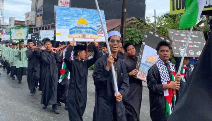 Syiar Ramadhan Menggema, Pawai Santri Perkuat Iman dan Ukhuwah di Nagan Raya