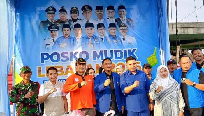 Resmikan Posko Mudik Lebaran 2026 KNPI Kabupaten Bekasi, Plt Bupati Bekasi Bagikan 1000 Paket Takjil