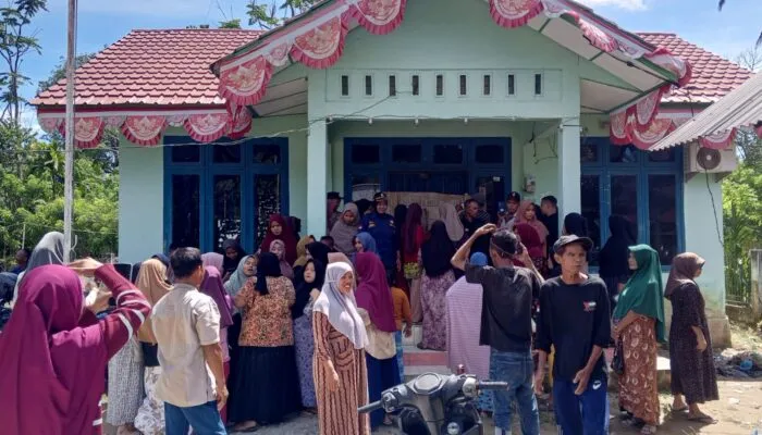 Emak-Emak Desa Mon Dua Demo Kantor Desa, Tuntut Keadilan Bantuan Banjir Diduga Salah Sasaran
