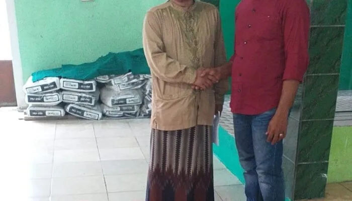 Forum Masjid dan Musholla Grama Puri Persada Salurkan Zakat Fitrah, Warga Rawa Lele Timur Haru dan Bersyukur