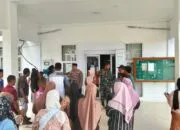 Emak-Emak Desa Tuwi Buya Geruduk Kantor Desa hingga Kecamatan, Tuntut Keadilan Bantuan Banjir