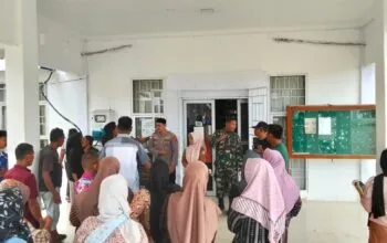 Emak-Emak Desa Tuwi Buya Geruduk Kantor Desa hingga Kecamatan, Tuntut Keadilan Bantuan Banjir