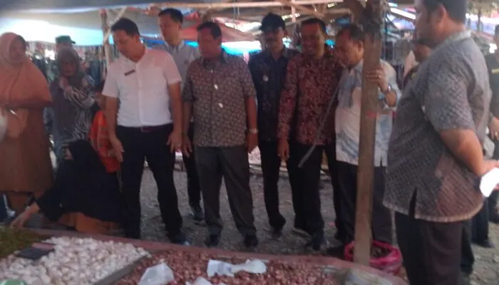 Sidak Pasar di Arongan, Pemkab Nagan Raya Pantau Harga dan Ketersediaan Bahan Pokok