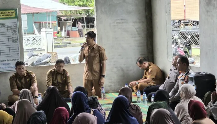 Pemkab Nagan Raya Tinjau Langsung Penyaluran Bantuan Korban Banjir di Kuta Trieng