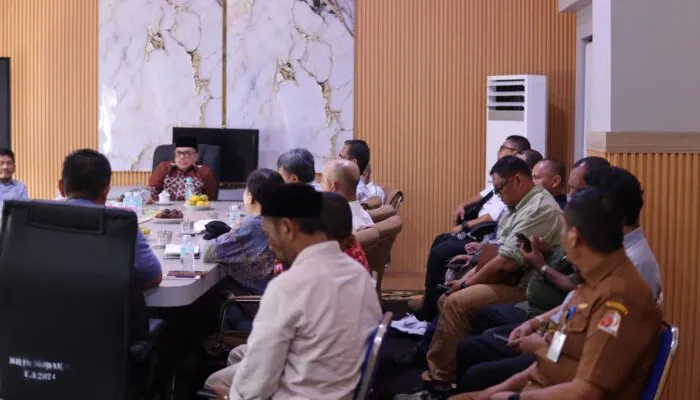 Bupati Nagan Raya Desak PMKS Naikkan Harga Sawit, TBS Petani Kembali Rp2.600 per Kilogram