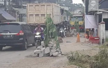 Warga desa Waringin putih bergas. Keluhkan Jalan Rusak Akibat Kendaraan Tambang, GRIB Jaya Siap Kawal Aspirasi masyarakat