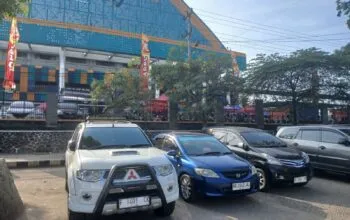 Kepala dinas perhubungan kota lubuk linggau hendra gunawan.di duga menjadi beking bisnis parkiran keluarga walikota lubuk linggau.siap pasang badan.asal bapak senang(abs)