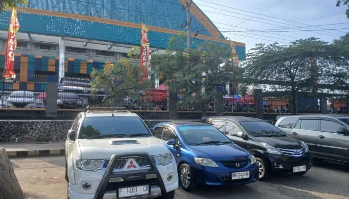 Kepala dinas perhubungan kota lubuk linggau hendra gunawan.di duga menjadi beking bisnis parkiran keluarga walikota lubuk linggau.siap pasang badan.asal bapak senang(abs)