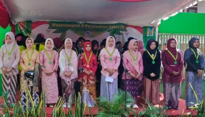 Akhirussanah dan Pelepasan 45 Siswa Kelas IX SMP Hasanudin 3 Semarang Berlangsung Haru dan Penuh Makna