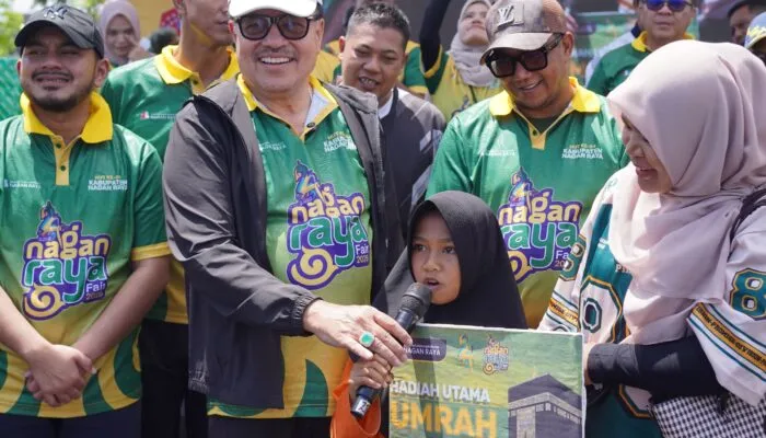 Bupati TRK Lepas Jalan Sehat HUT Ke-24 Nagan Raya, Antusiasme Warga Tembus 15 Ribu Peserta