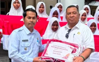 Sambut HUT Ke-81 RI, Pemkab Nagan Raya Bagikan 3.000 Bendera Merah Putih