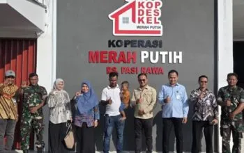 Stafsus Menteri Koperasi Bersama Kadis Koperasi Aceh Tinjau Kesiapan Gerai KDKMP di Pidie