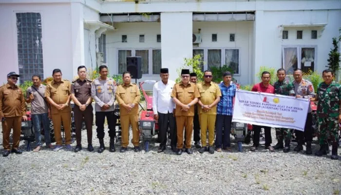 Bupati Nagan Raya Salurkan Alsintan bagi Petani Terdampak Bencana Beutong Ateuh